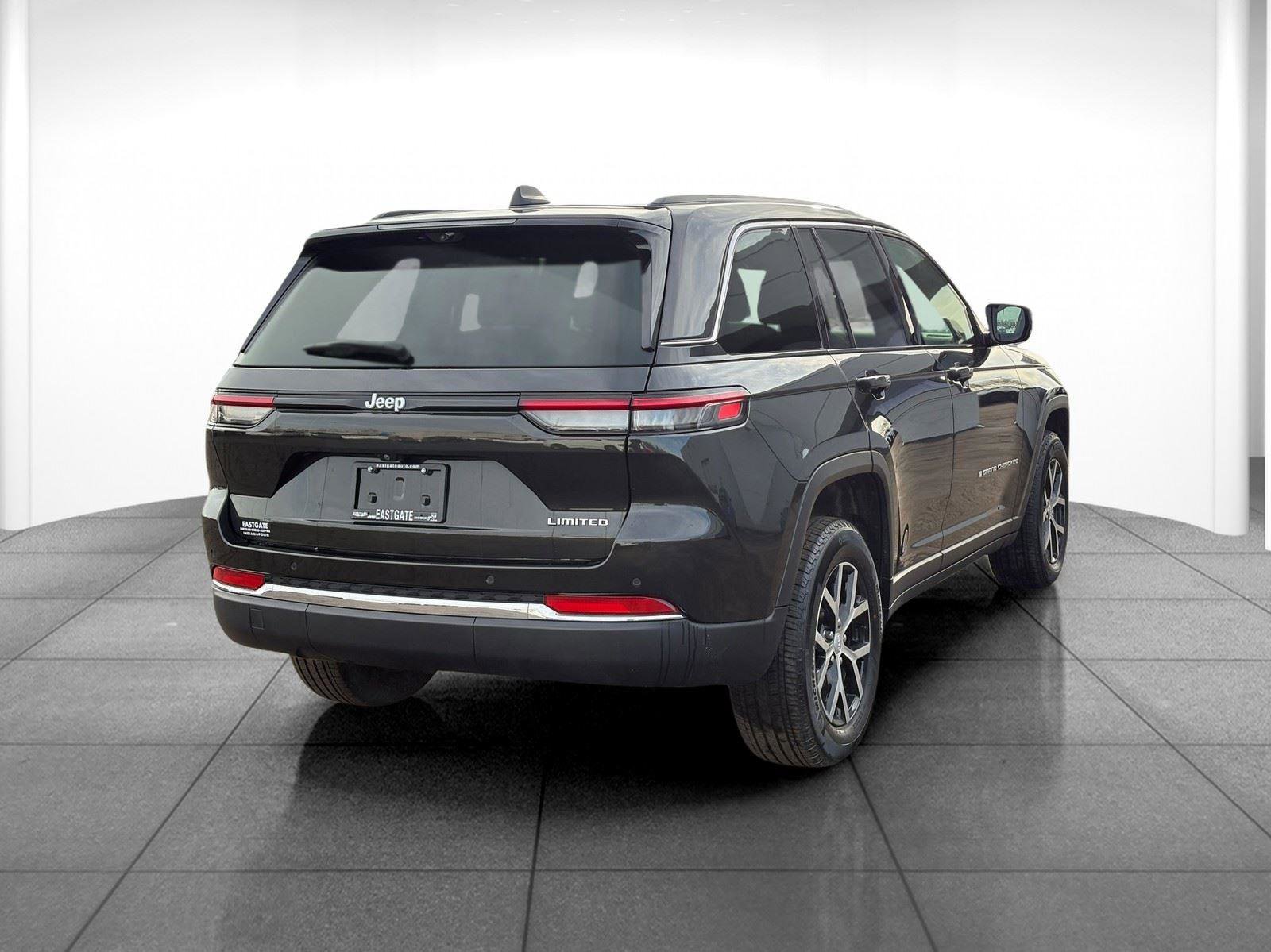 Used 2024 Jeep Grand Cherokee Limited w/ Luxury Tech Group II image 7