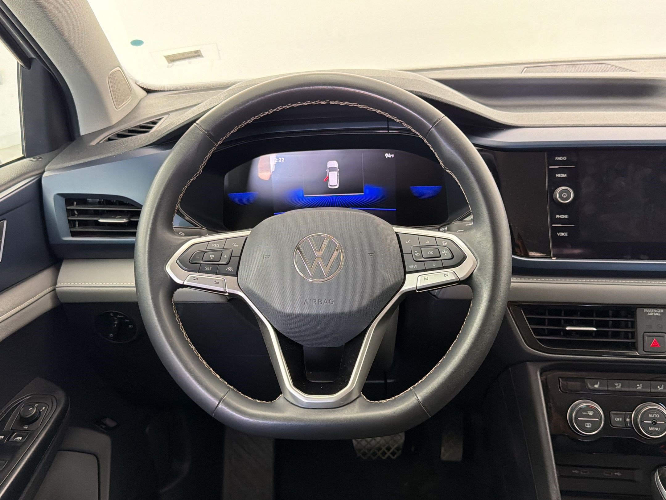 Used 2024 Volkswagen Taos SE FWD image 11
