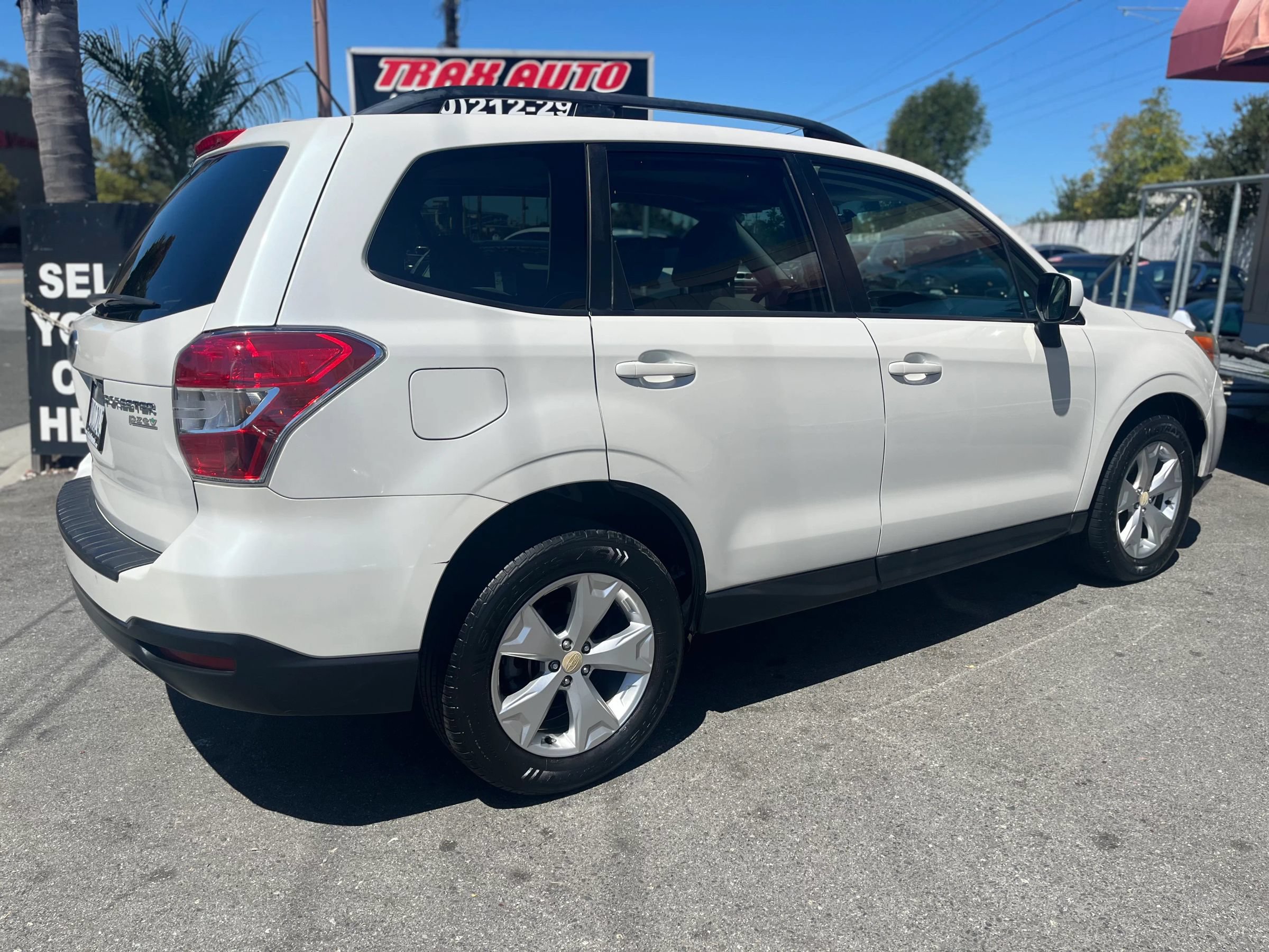 Used 2015 Subaru Forester 2.5i Premium w/ Popular Package #2 AWD/4WD image 3