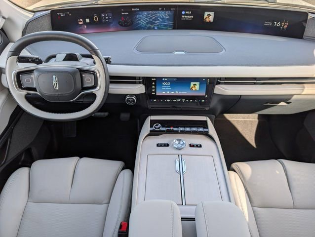 New 2026 Lincoln Navigator Reserve image 5