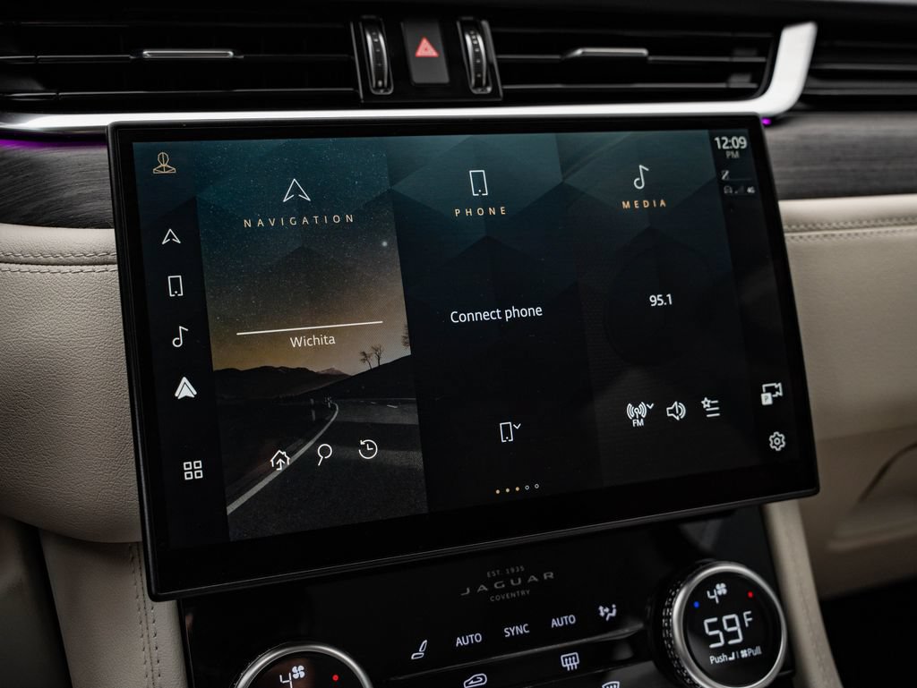 Used 2023 Jaguar F-PACE S AWD/4WD image 32