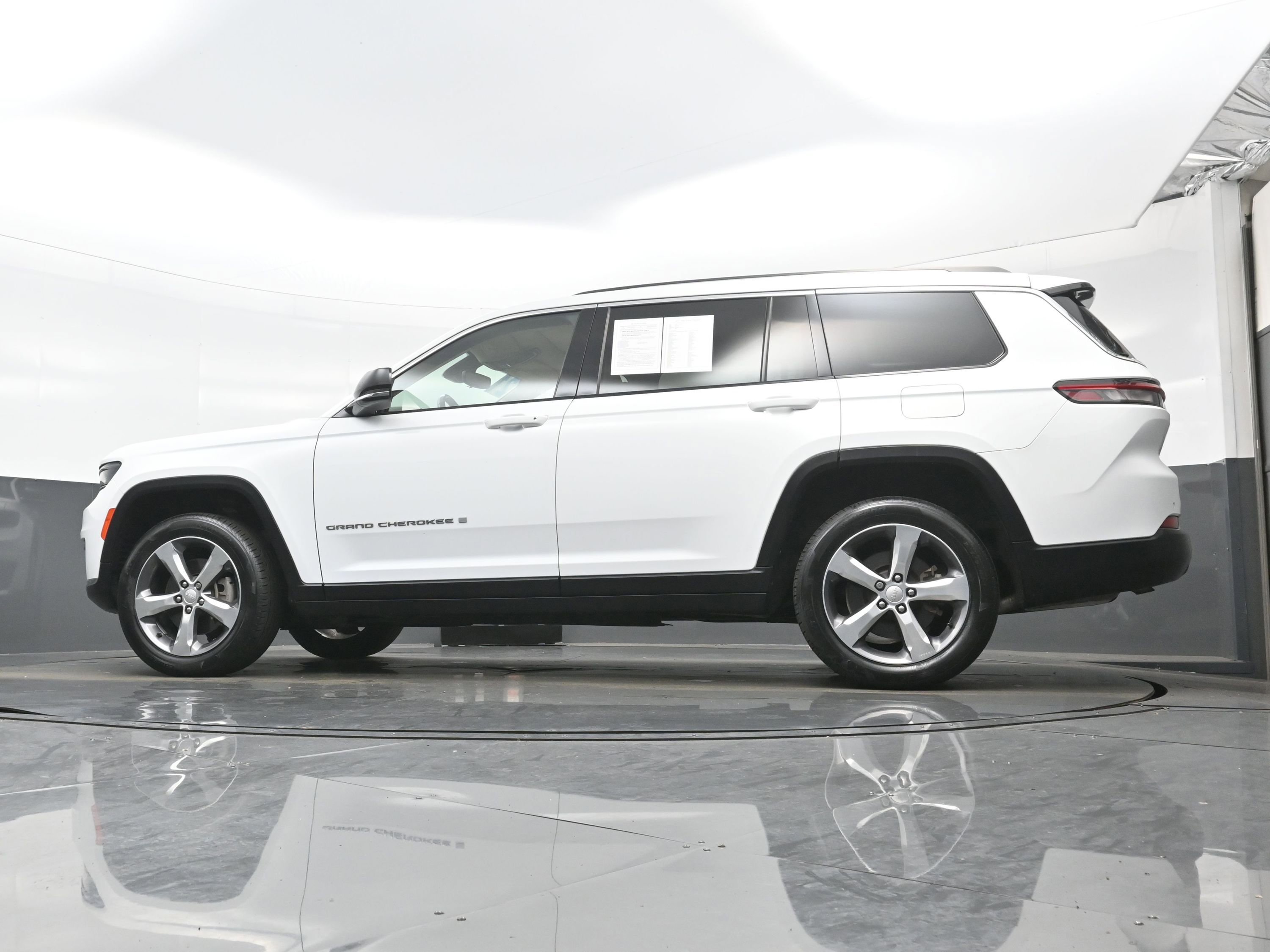 Used 2021 Jeep Grand Cherokee L Limited image 27