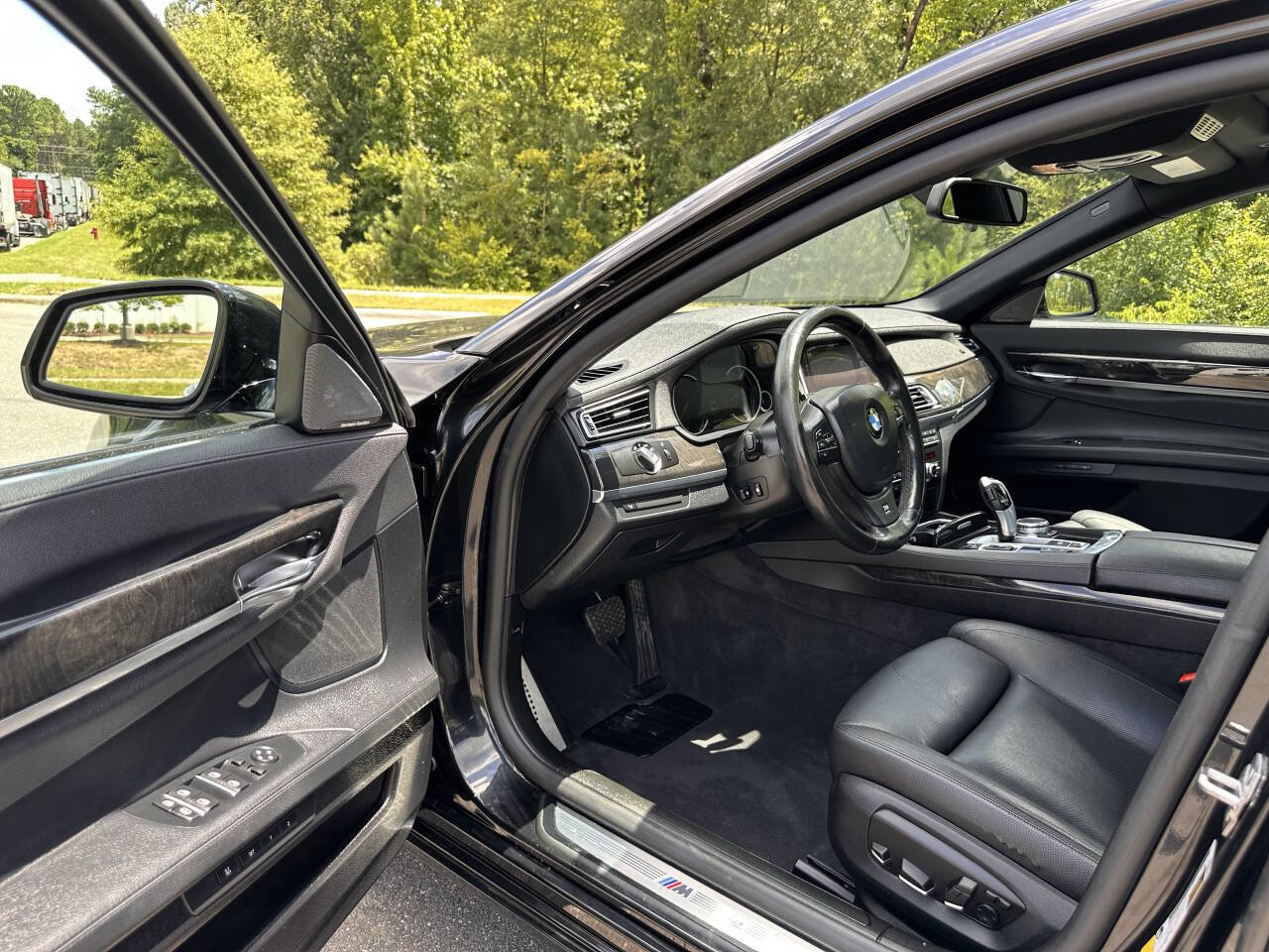 Used 2015 BMW 740Li xDrive image 27