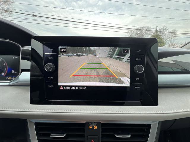 Used 2025 Volkswagen Taos SE image 17