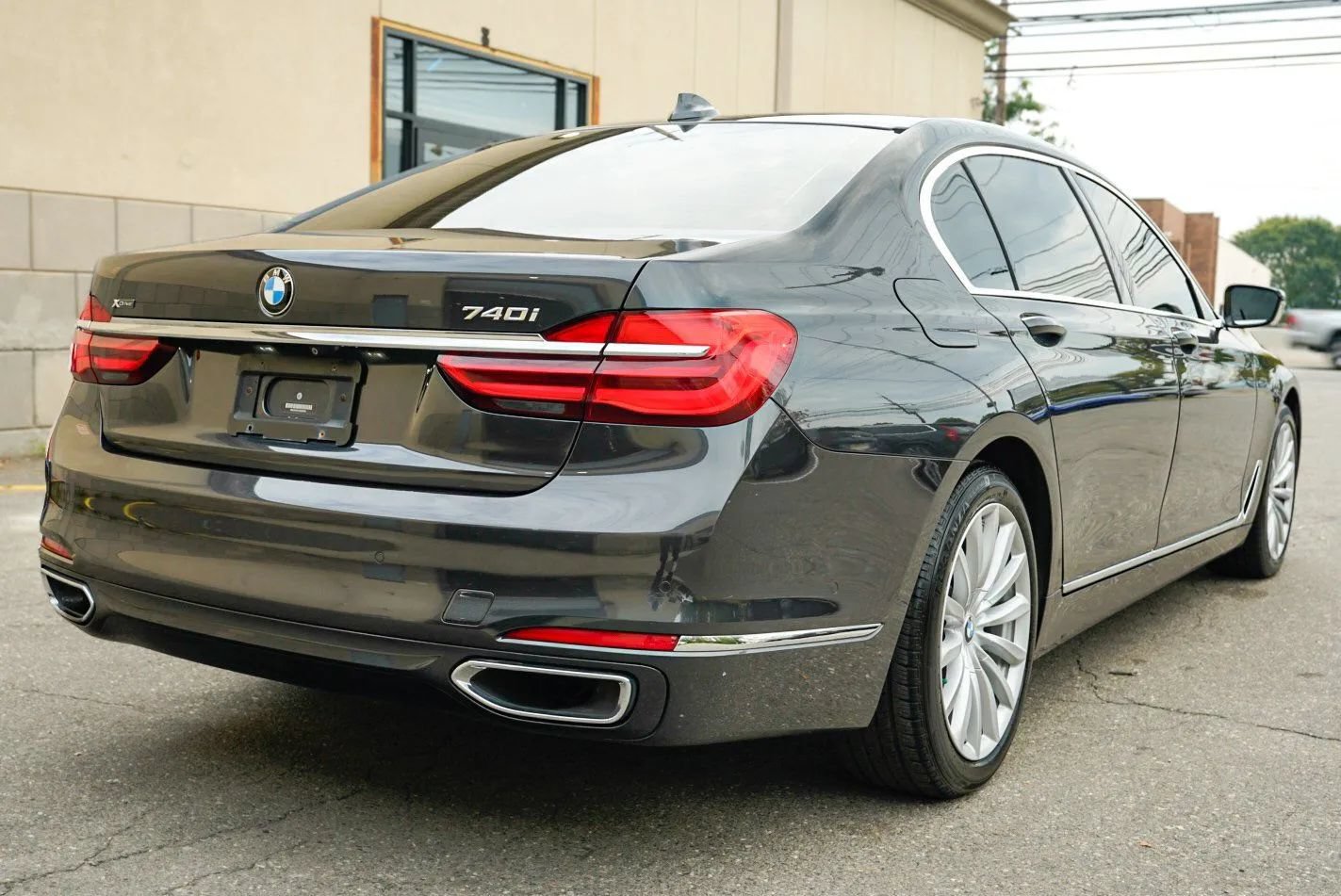 Used 2017 BMW 740i xDrive AWD/4WD image 5