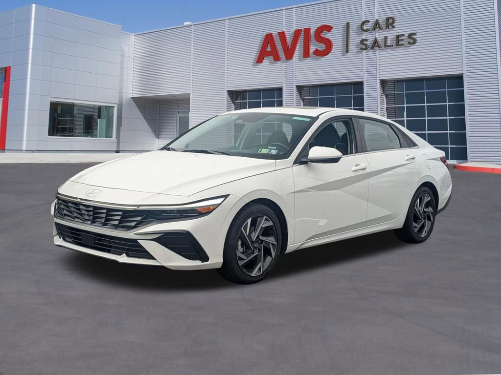 Used 2025 Hyundai Elantra SEL FWD image 1