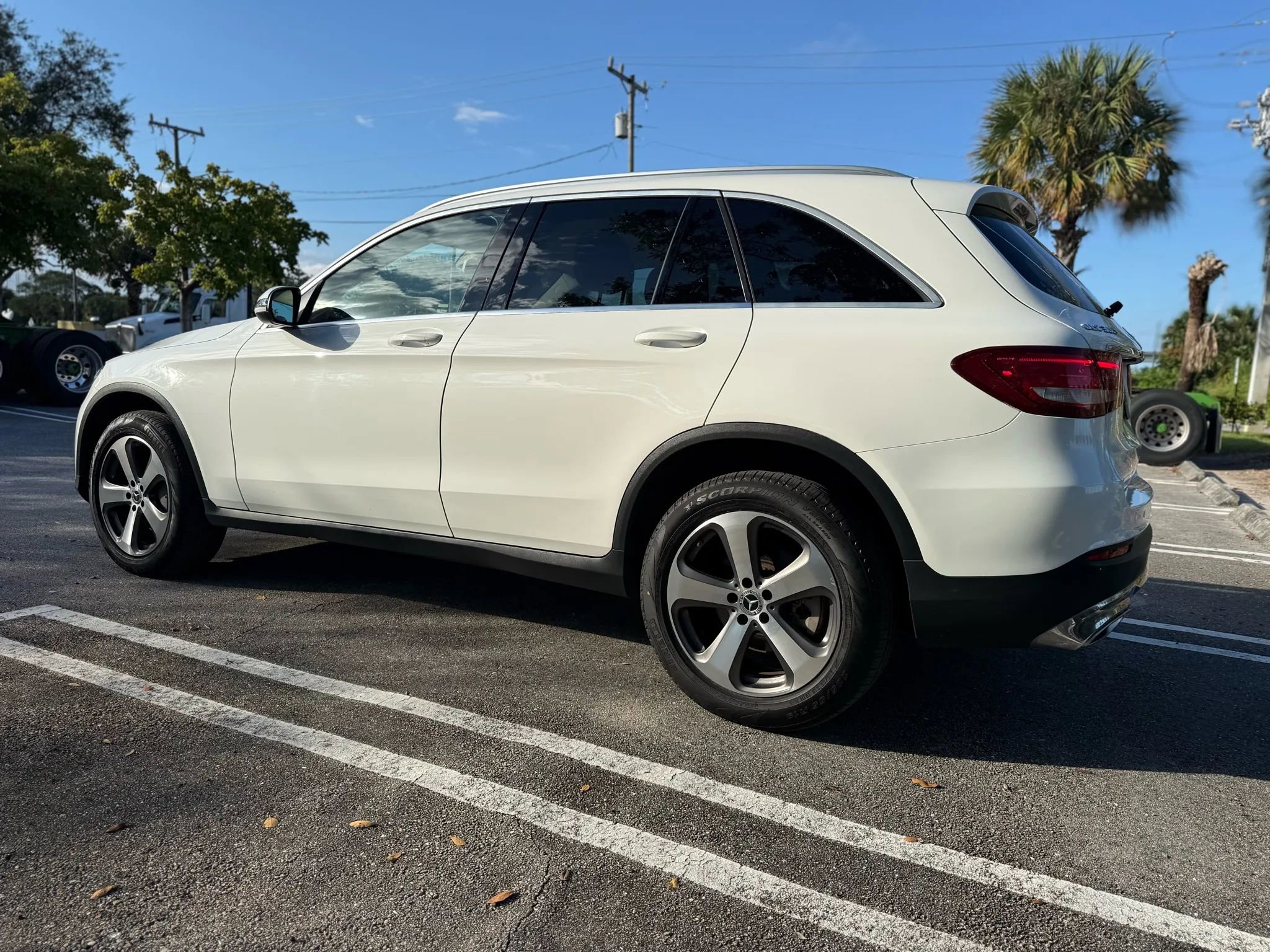 Used 2018 Mercedes-Benz GLC 300 4MATIC image 4