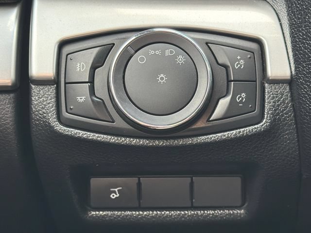 Used 2016 Ford Explorer XLT w/ Equipment Group 202A FWD image 32