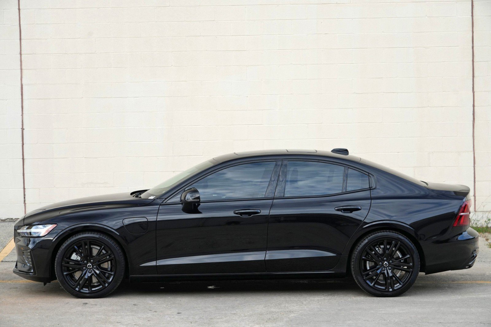 Used 2022 Volvo S60 T8 R-Design w/ Climate Package AWD/4WD image 51