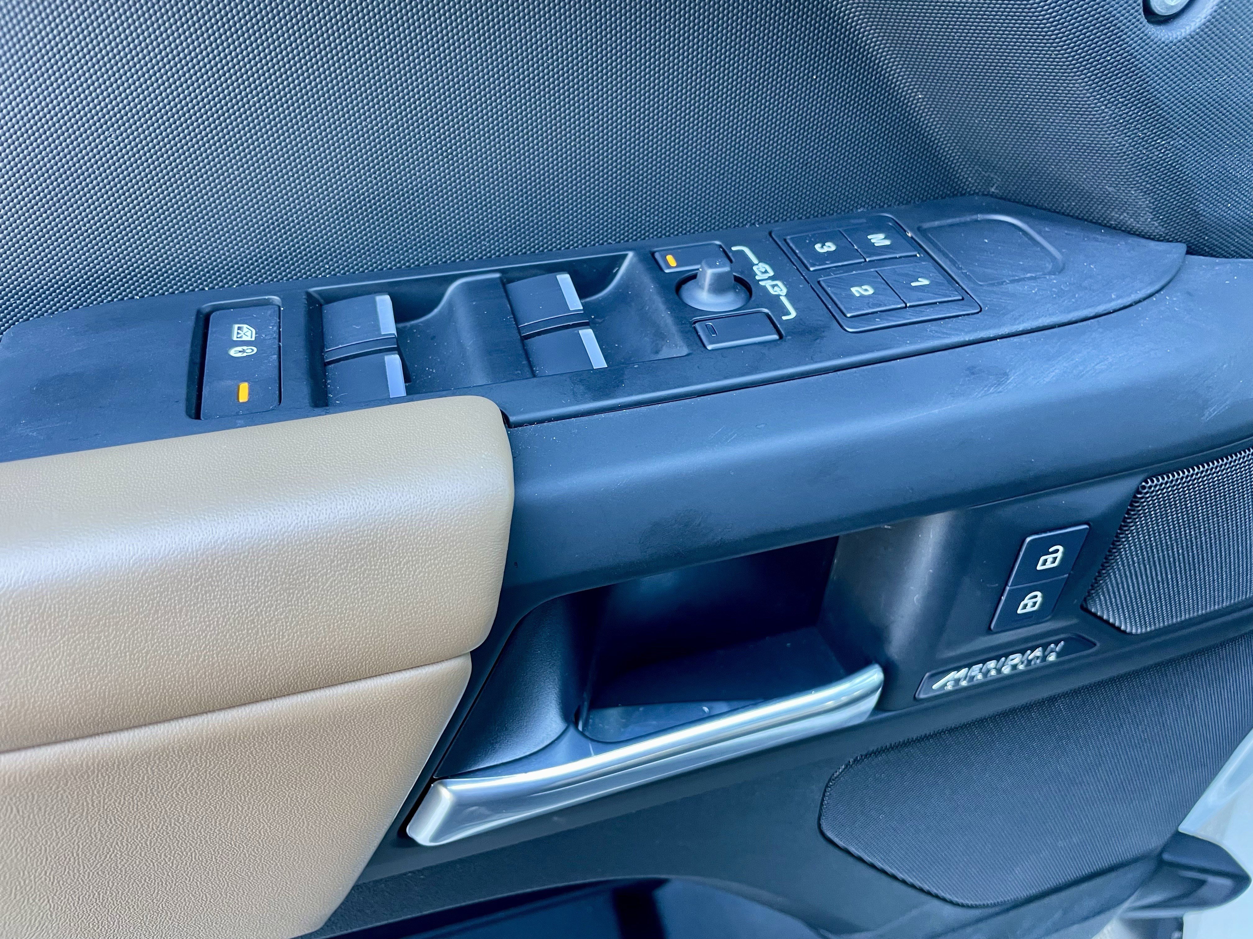 Certified 2025 Land Rover Defender 110 X-Dynamic SE image 11