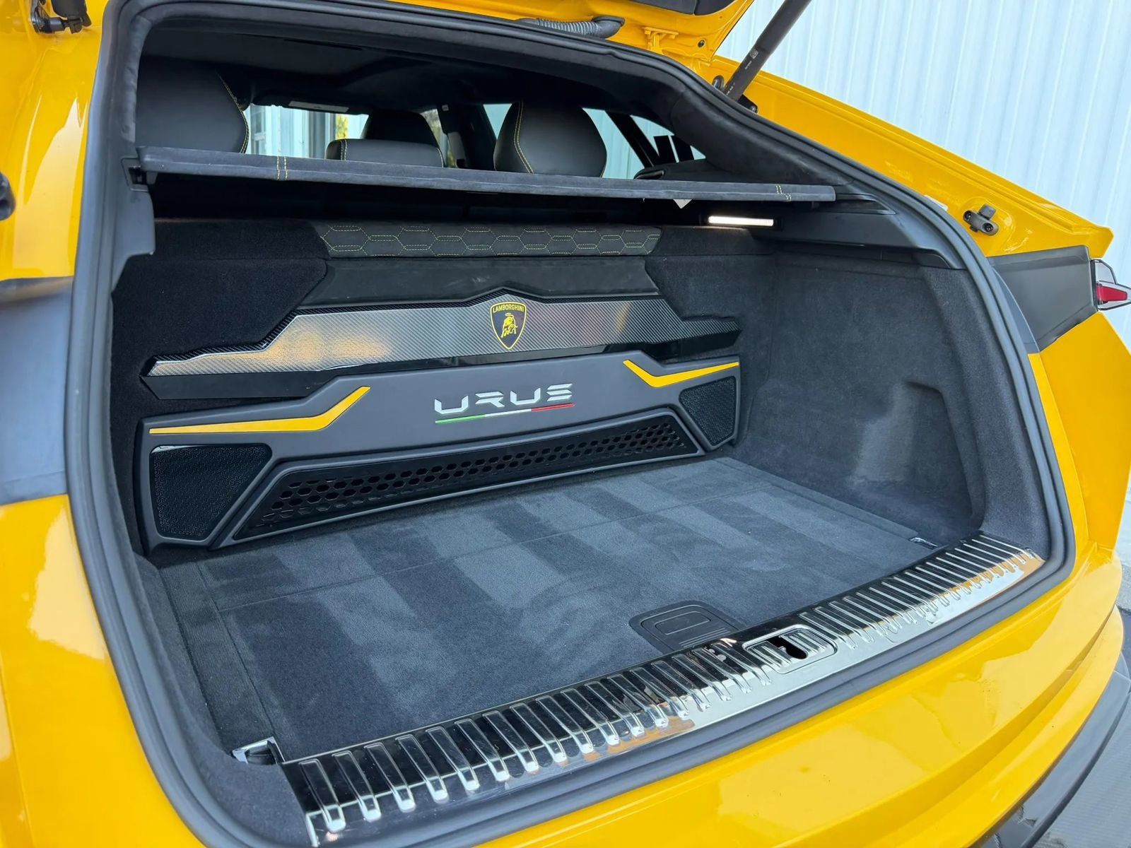 Used 2021 Lamborghini Urus AWD/4WD image 33