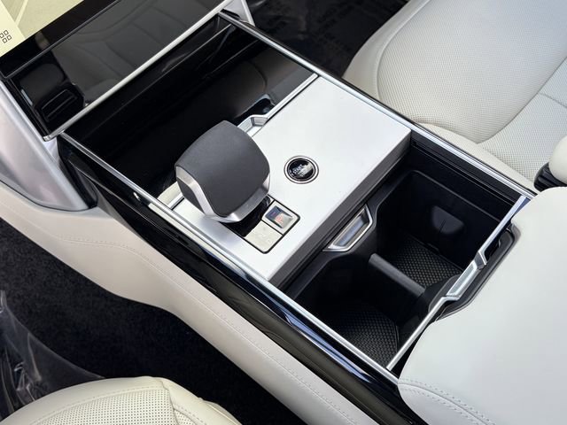 New 2026 Land Rover Range Rover SE image 9