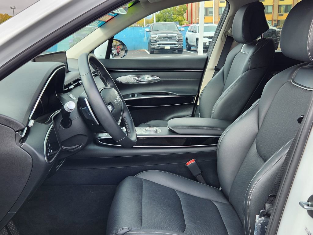 Used 2025 Genesis GV70 2.5T image 9