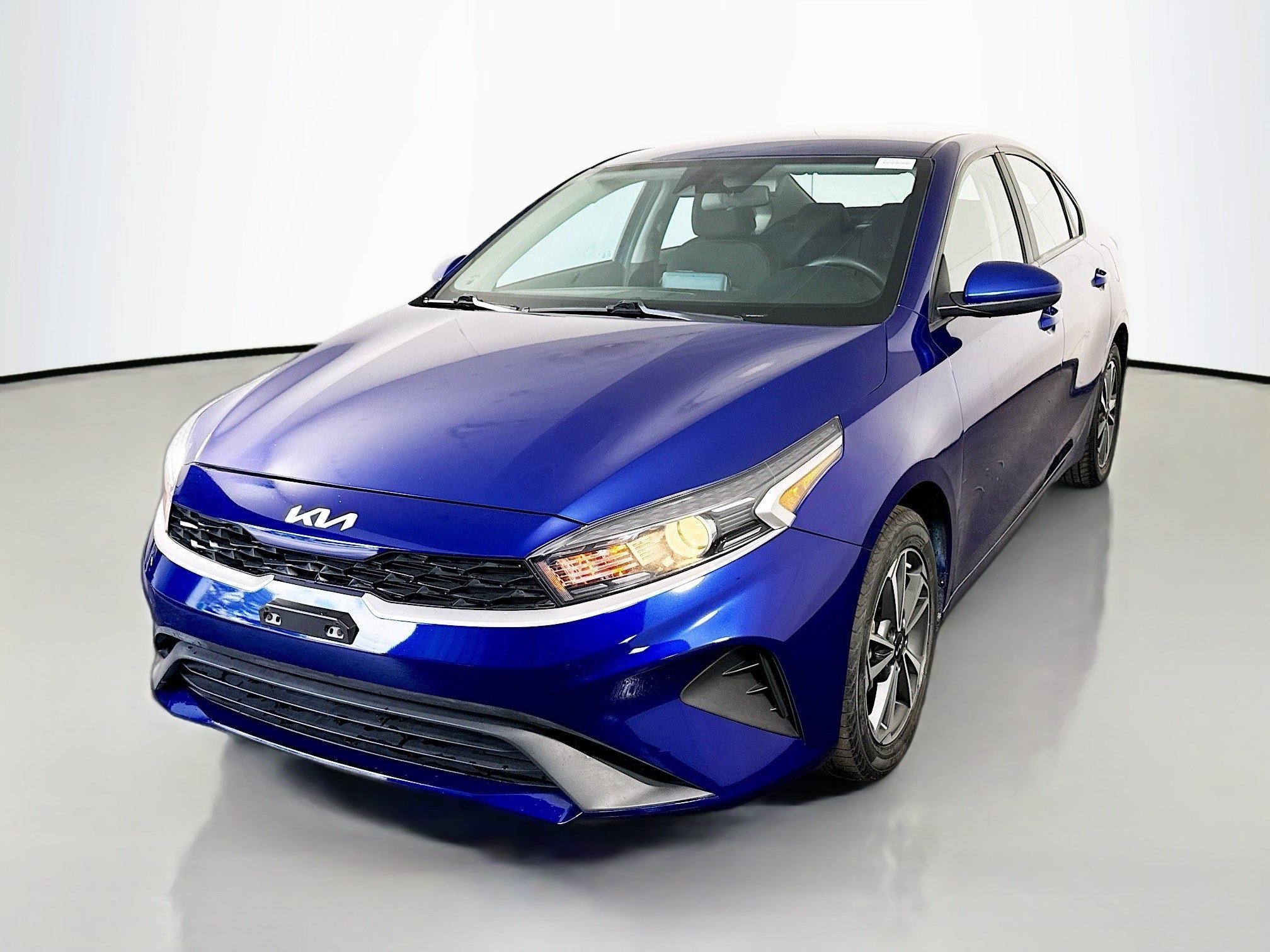 Used 2023 Kia Forte LXS FWD image 4