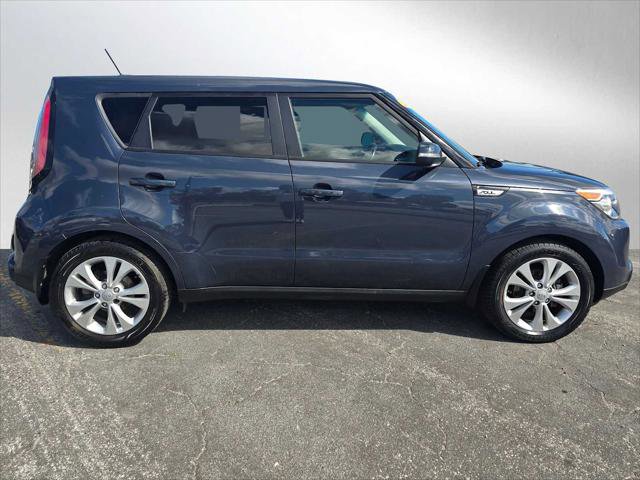 Used 2016 Kia Soul ! w/ Premium Package image 2