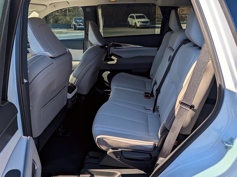 New 2026 INFINITI QX60 Luxe w/ Family Package image 11