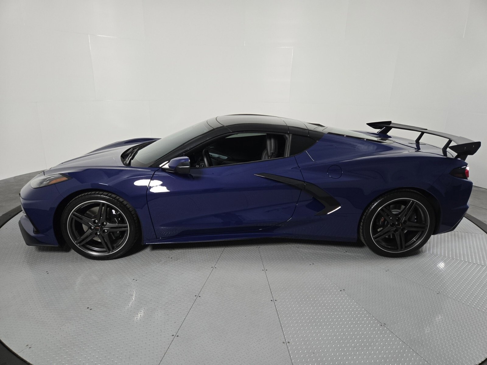 Used 2025 Chevrolet Corvette Stingray Coupe w/ Z51 Performance Package image 8