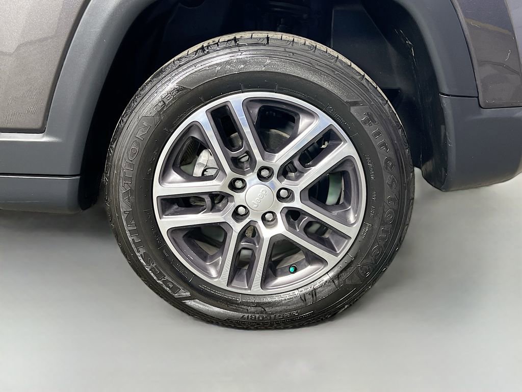 Used 2017 Jeep Compass Latitude w/ Popular Equipment Group image 28