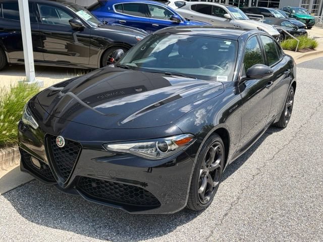 Used 2023 Alfa Romeo Giulia Estrema AWD/4WD image 2