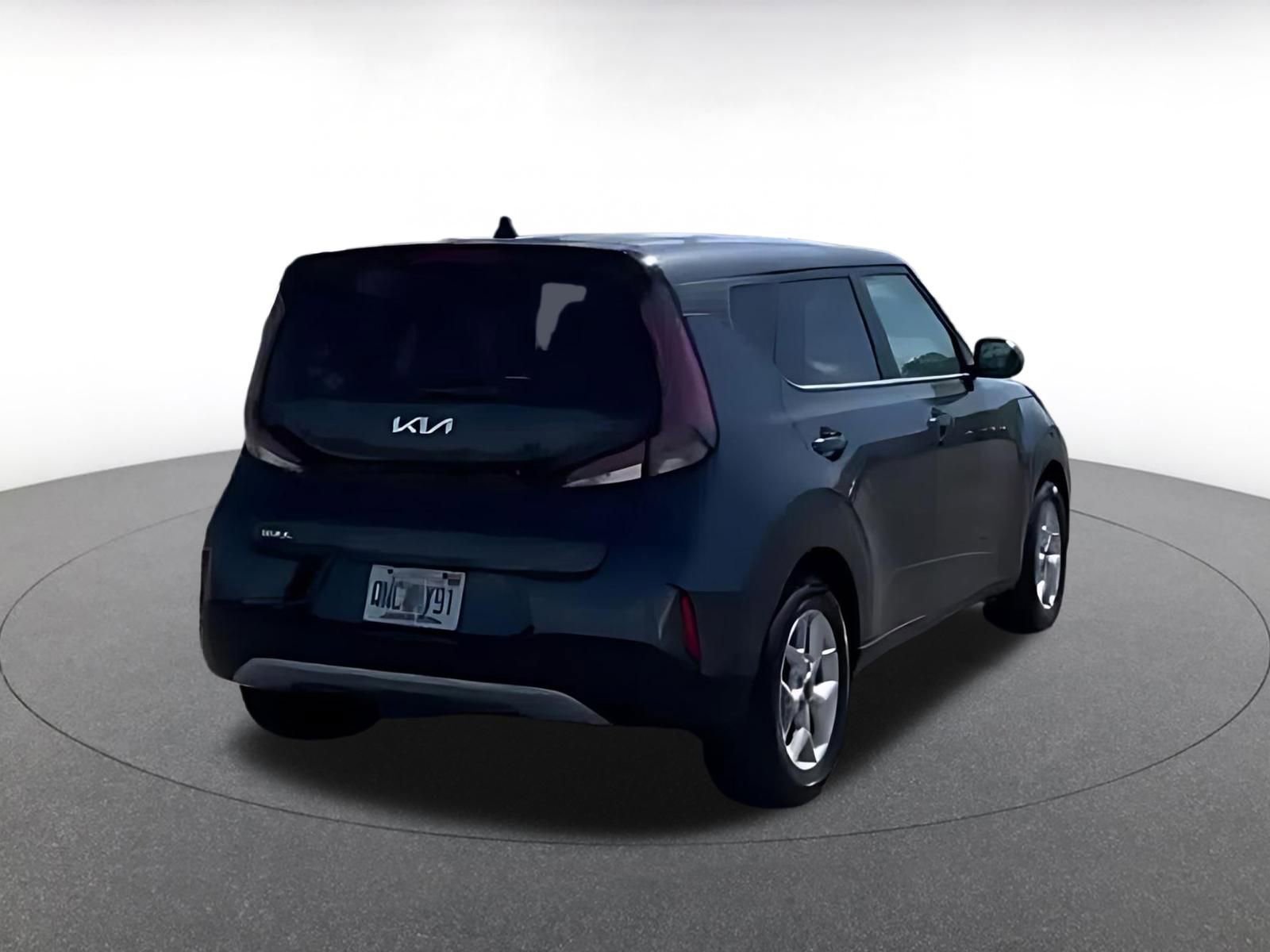 Used 2025 Kia Soul LX w/ LX Technology Package FWD image 9