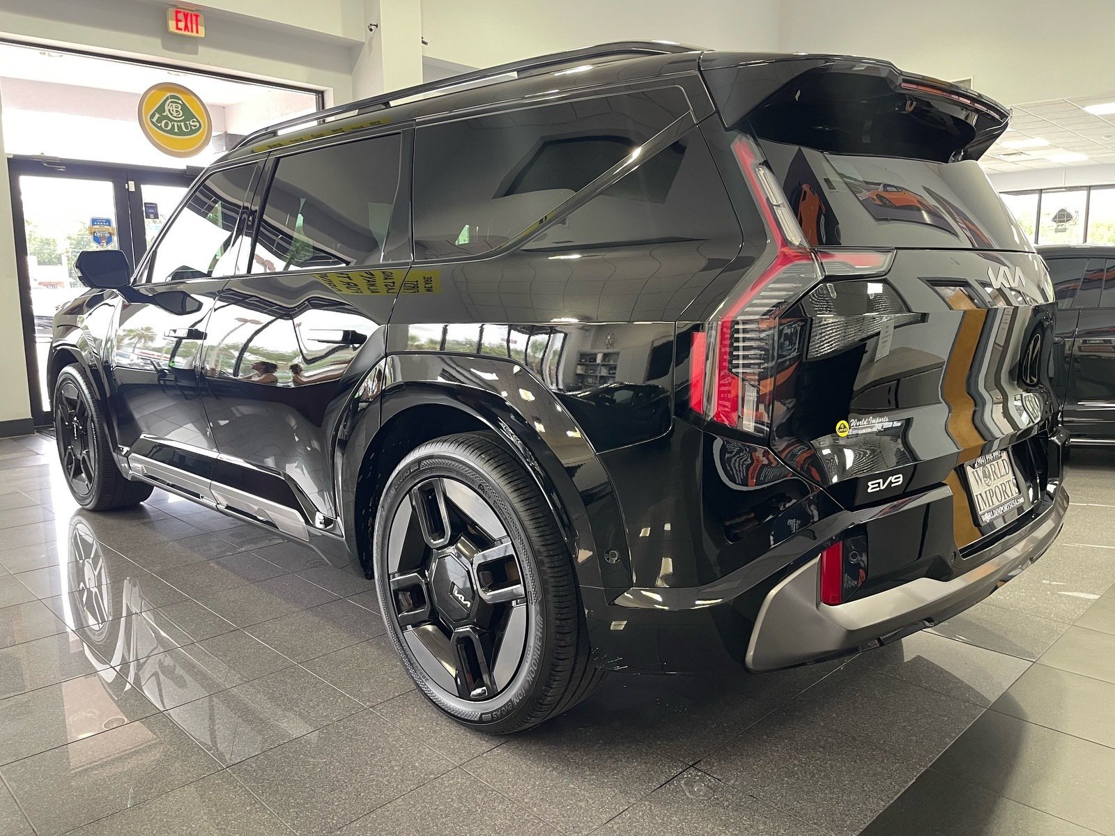 Used 2025 Kia EV9 GT-Line AWD/4WD image 3