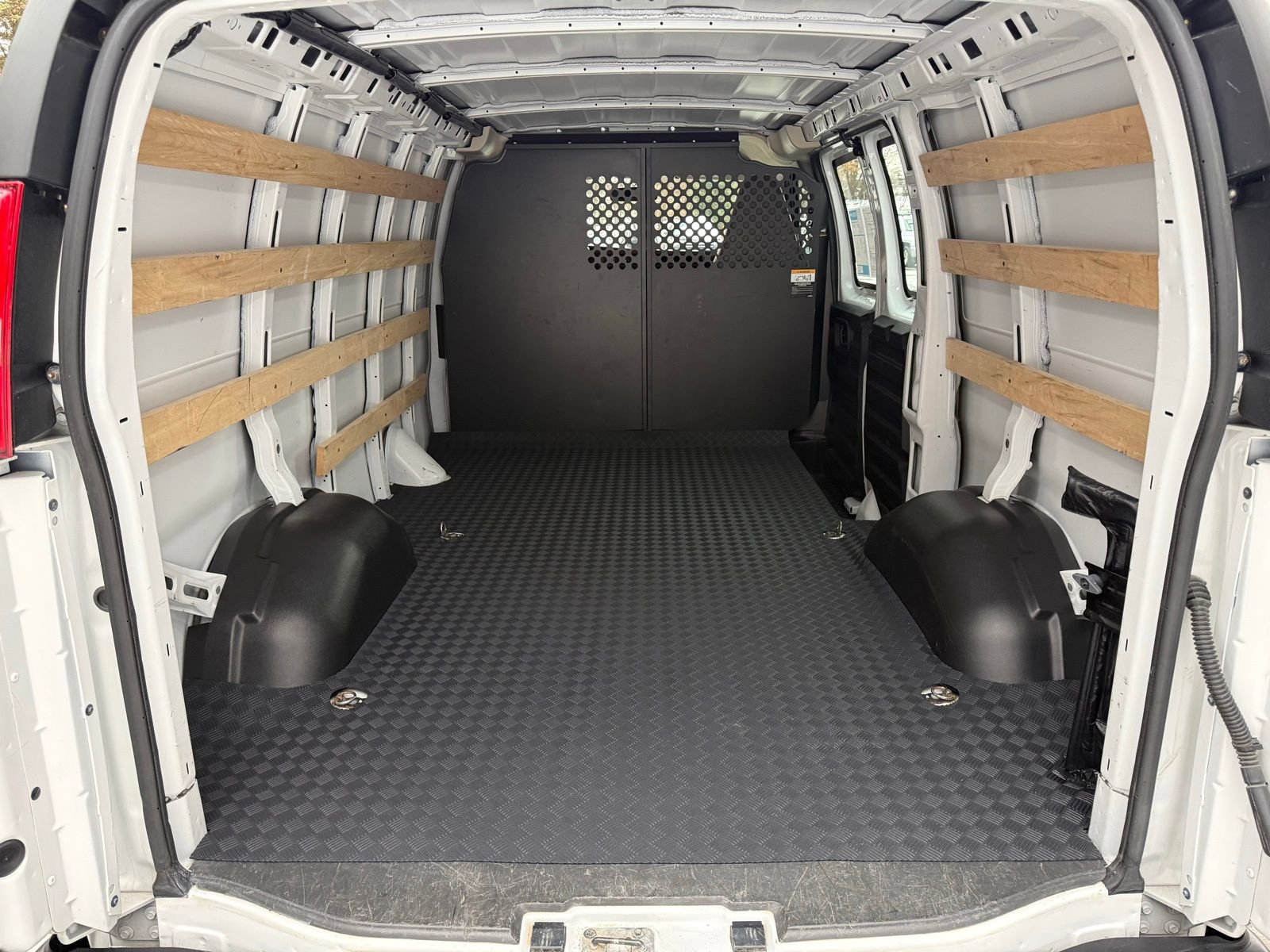 Used 2023 GMC Savana 2500 image 5