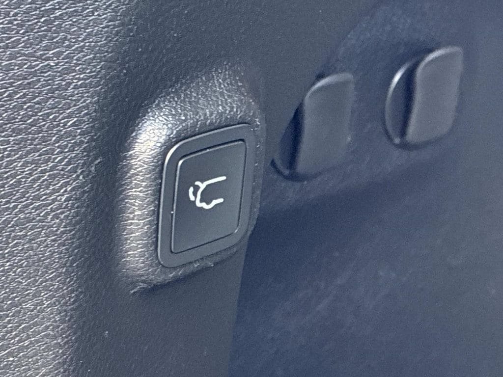 Used 2019 Jeep Cherokee Latitude Plus w/ Comfort/Convenience Group AWD/4WD image 14