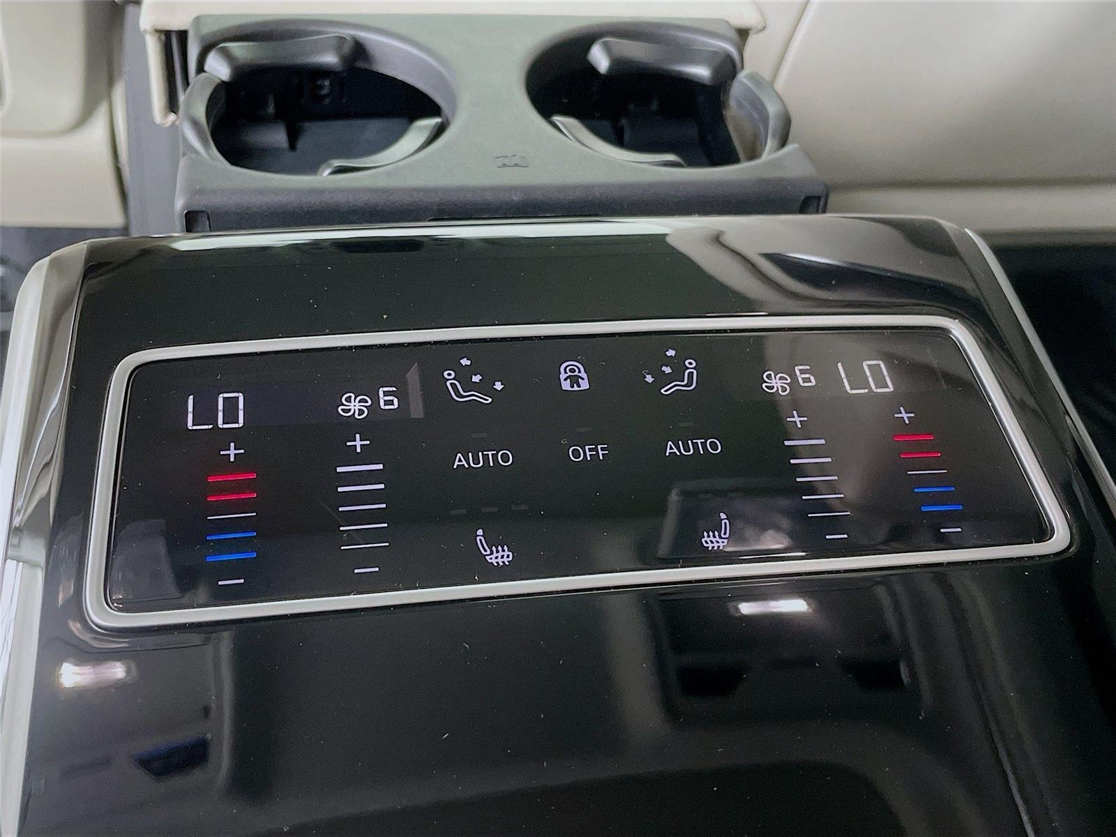 Used 2025 Audi A8 L 3.0T AWD/4WD image 29