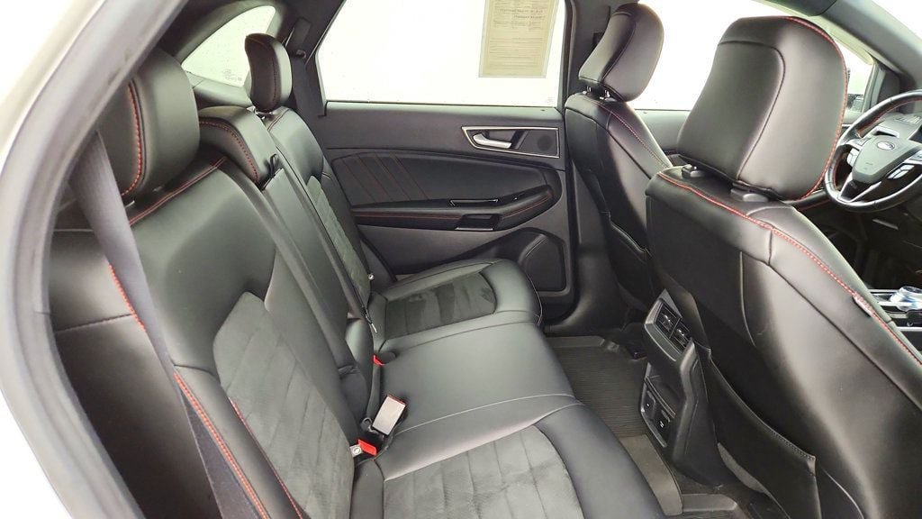 Used 2020 Ford Edge ST-Line w/ Cold Weather Package AWD/4WD image 23