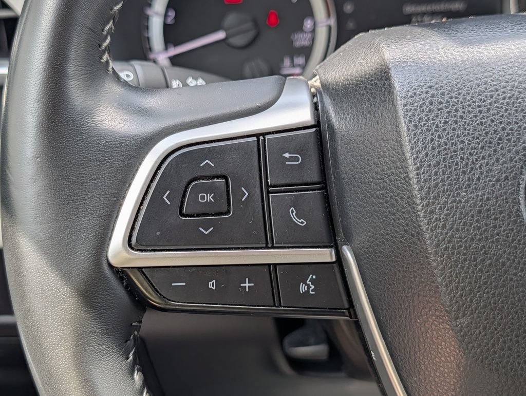 Used 2024 Toyota Highlander LE FWD image 22