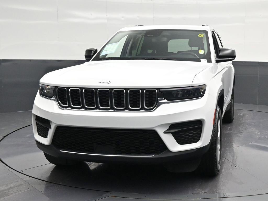 Used 2023 Jeep Grand Cherokee Laredo AWD/4WD image 6