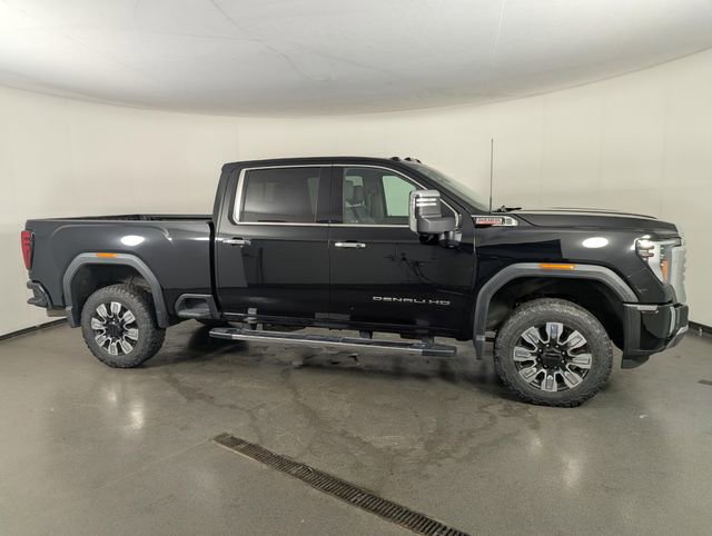 Used 2024 GMC Sierra 3500 Denali w/ Denali Reserve Package AWD/4WD image 7