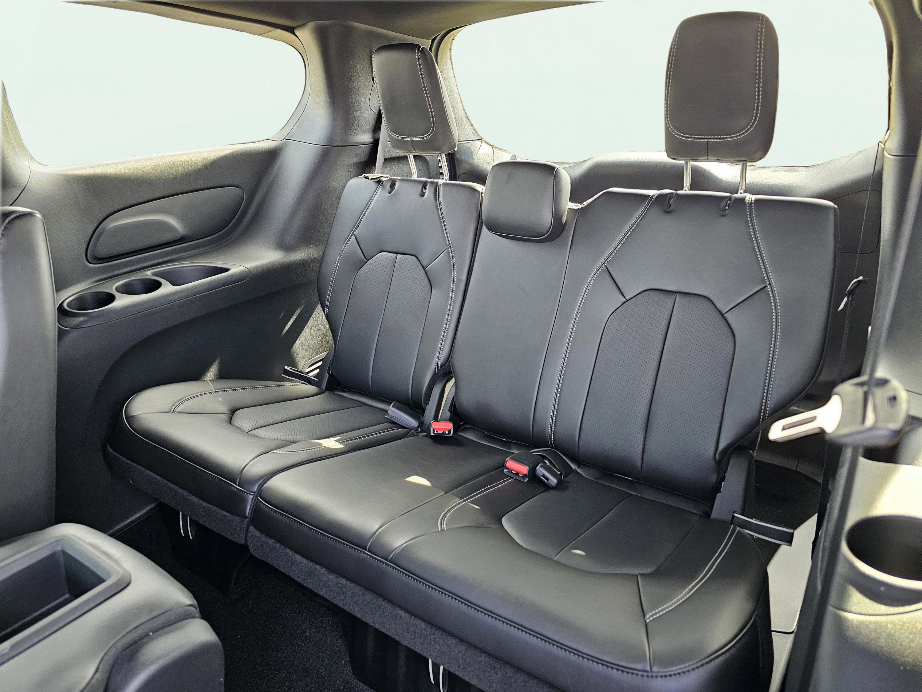 New 2026 Chrysler Pacifica Select image 32