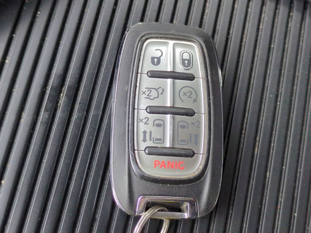 Used 2024 Chrysler Pacifica Touring-L FWD image 30