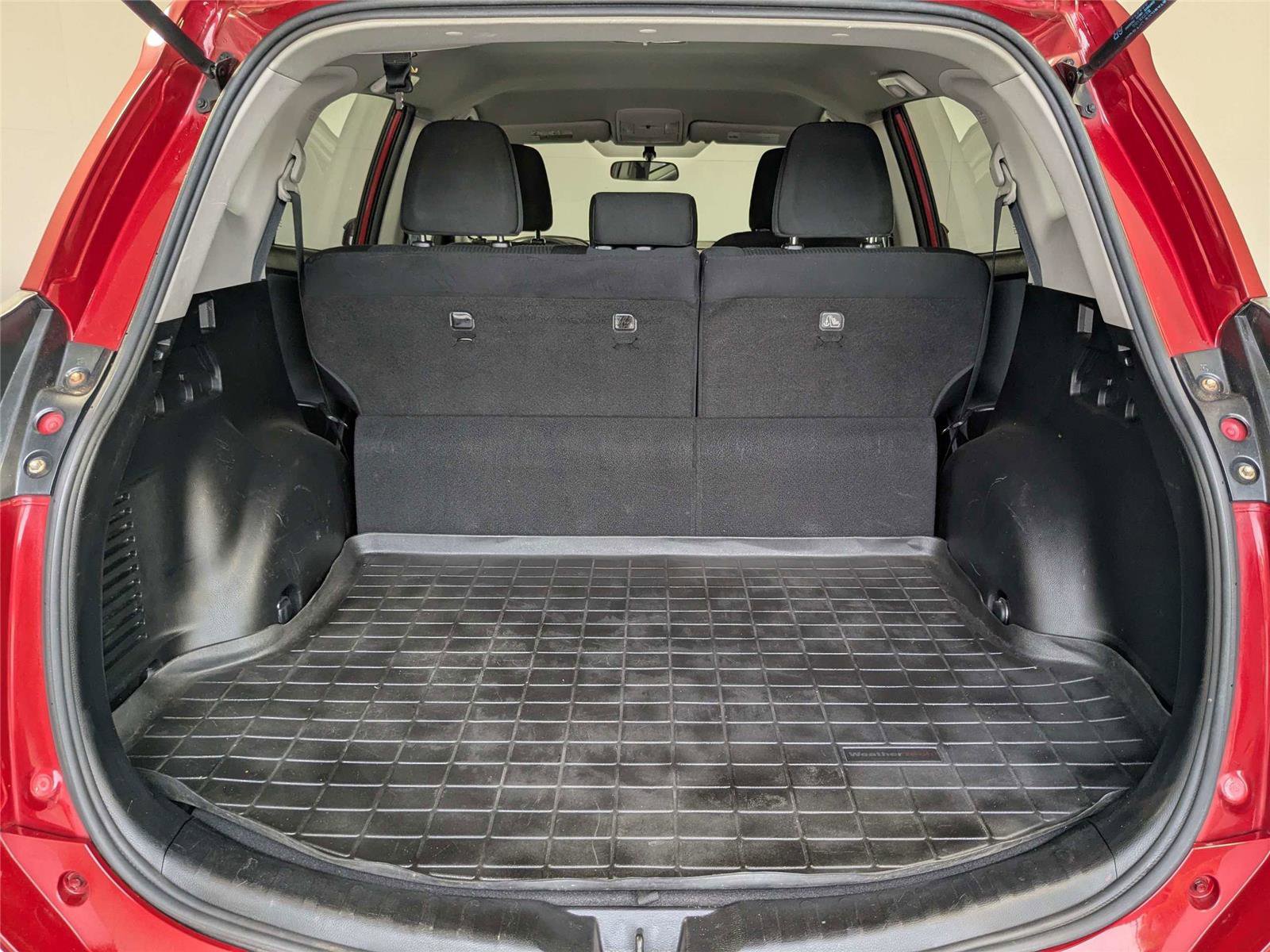 Used 2016 Toyota RAV4 LE image 9