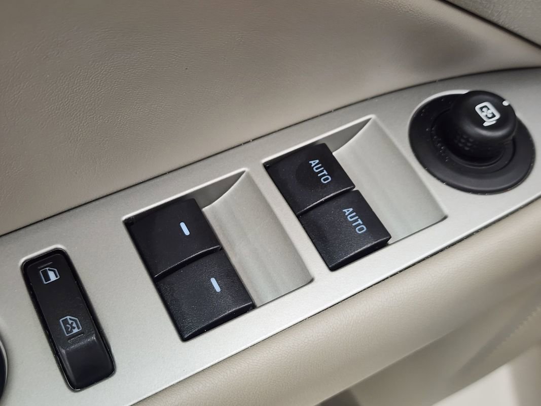 Used 2012 Ford Fusion SEL image 17