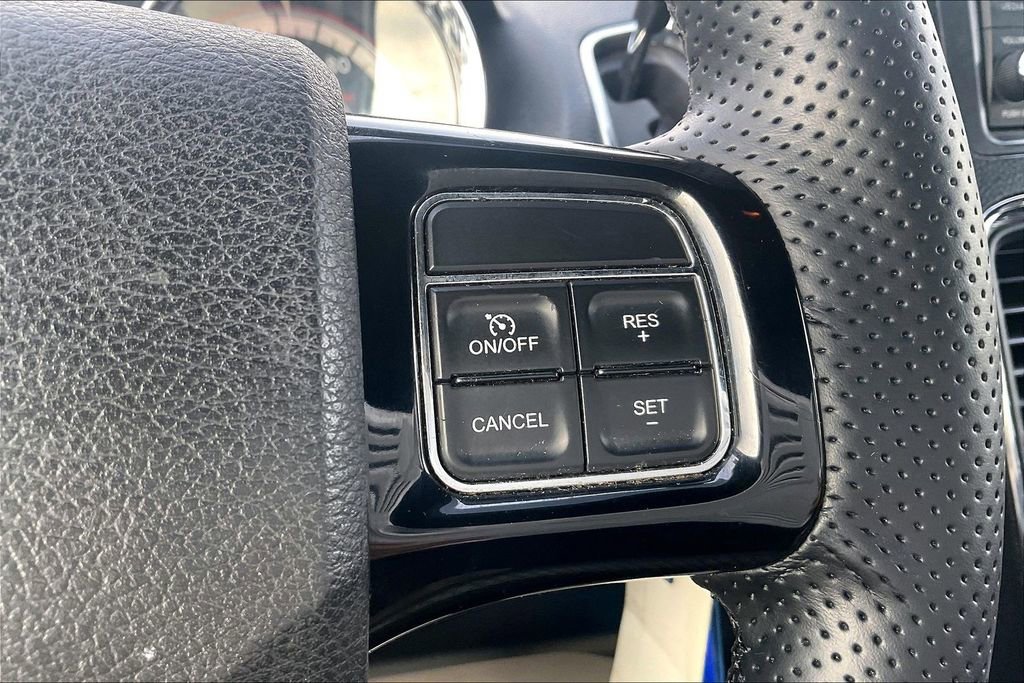 Used 2020 Dodge Grand Caravan SXT image 14