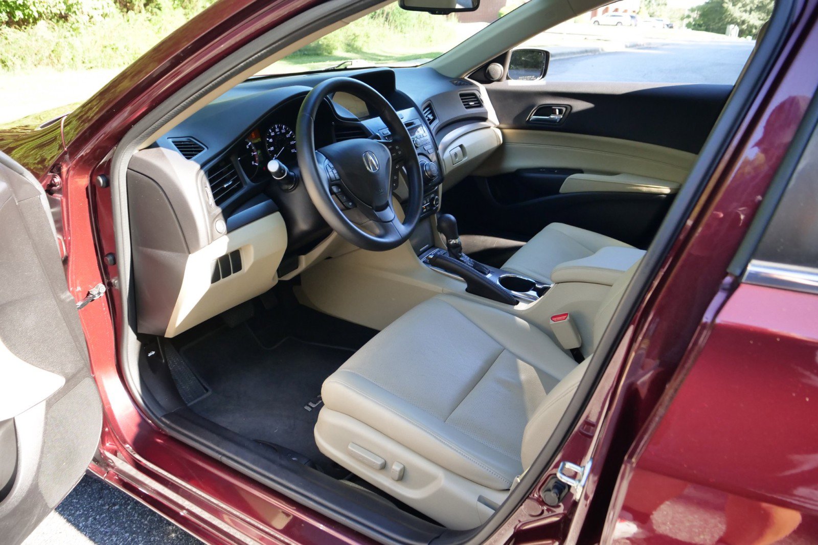 Used 2013 Acura ILX 2.0L / Tech Package / Heated S image 13