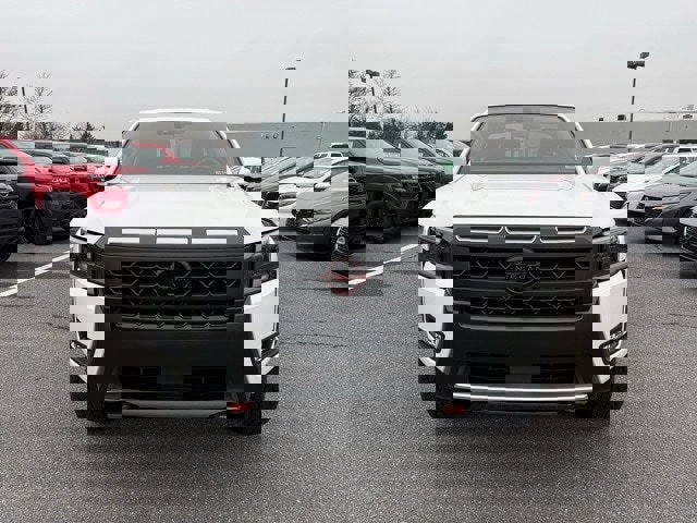 New 2026 Nissan Frontier PRO-4X w/ Pro-4x Convenience Package image 3