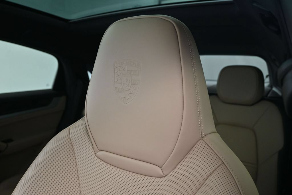 Certified 2026 Porsche Cayenne E-Hybrid Coupe AWD/4WD image 20