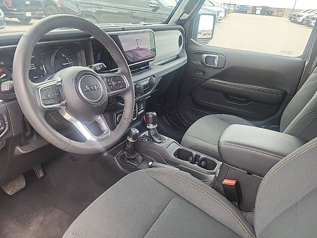 Used 2025 Jeep Wrangler Unlimited Sahara w/ Safety Group image 6