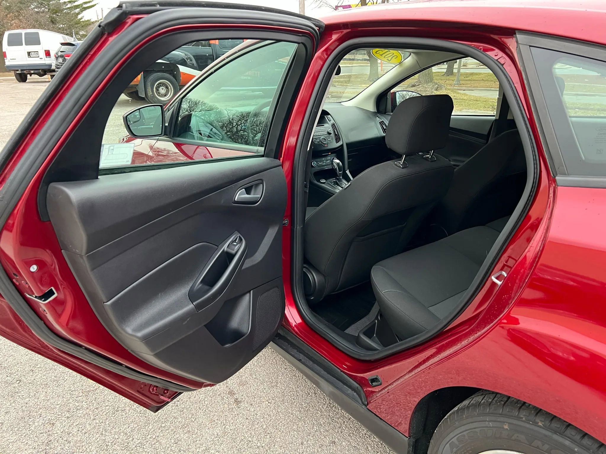 Used 2015 Ford Focus SE image 12