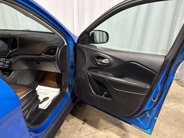 Used 2020 Jeep Cherokee Trailhawk w/ Comfort/Convenience Group AWD/4WD image 35