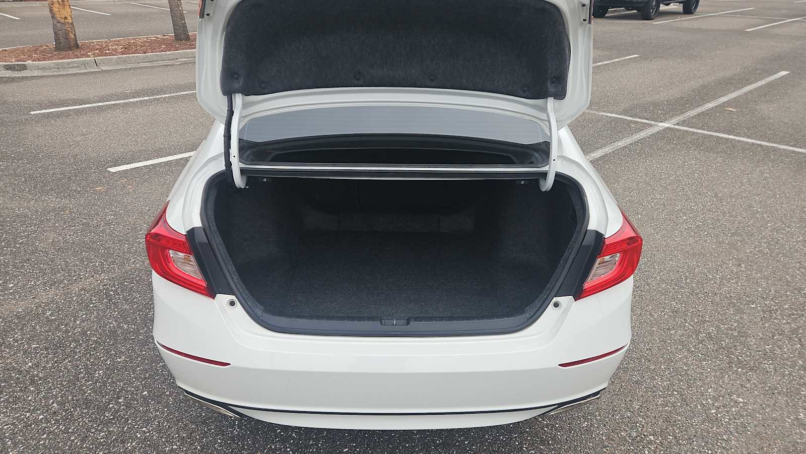 Used 2018 Honda Accord Sport image 20