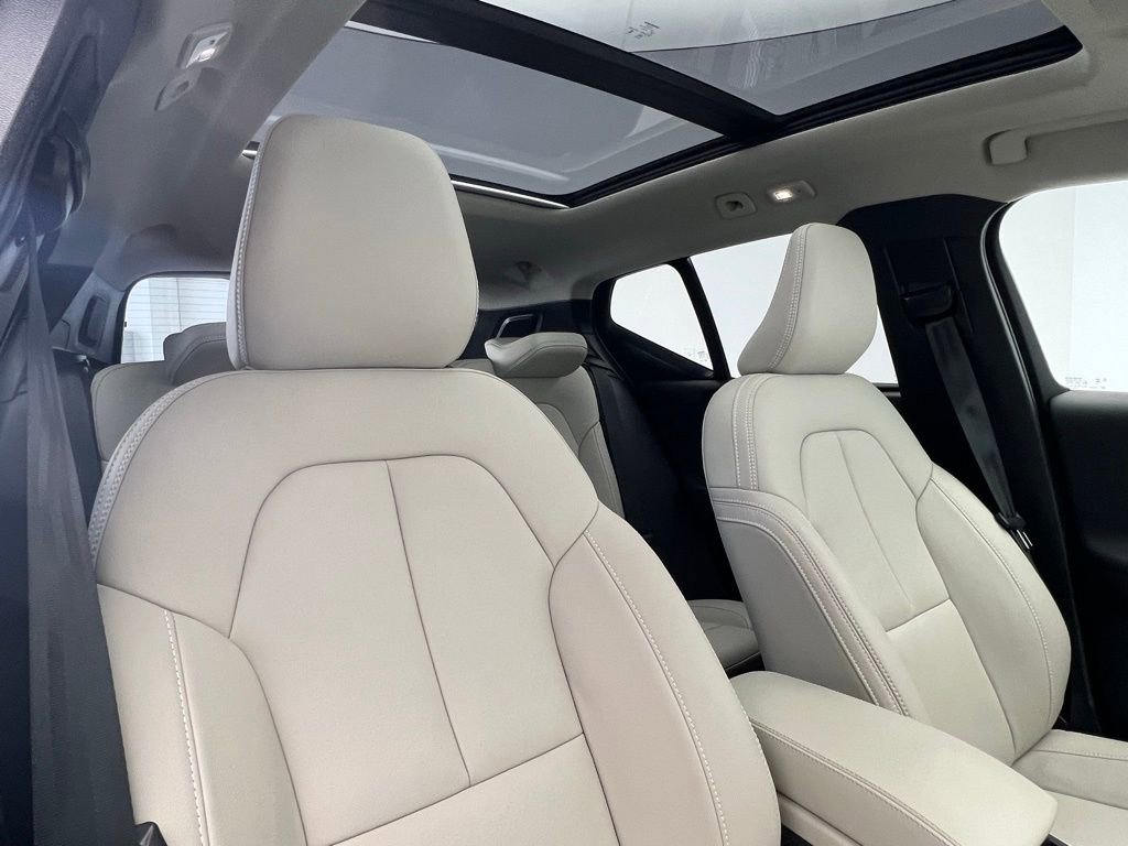 Used 2025 Volvo XC40 B5 Ultra w/ Protection Package Premier image 7