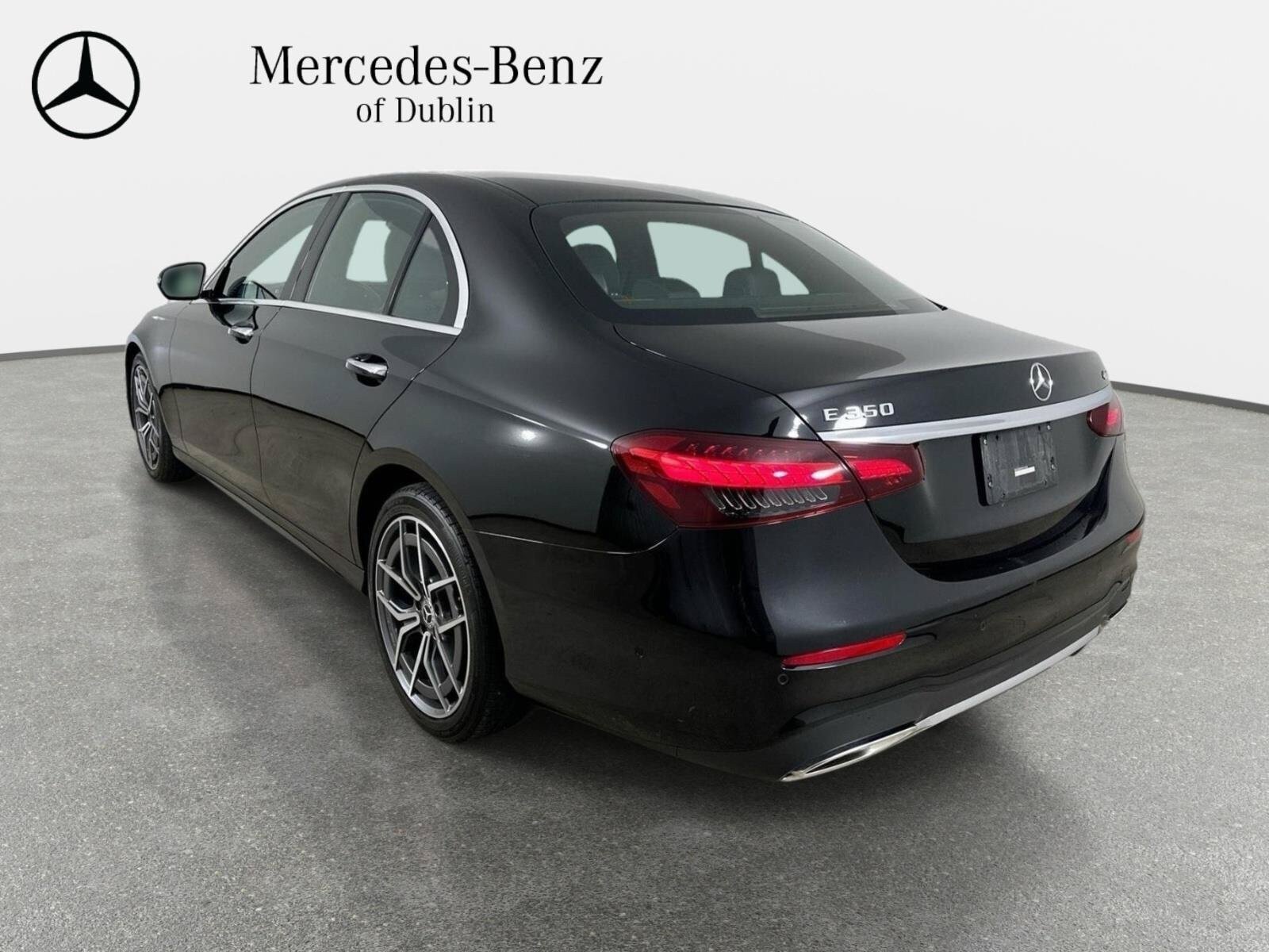 Used 2023 Mercedes-Benz E 350 4MATIC Sedan image 4