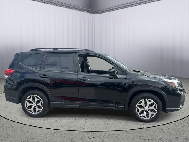 Used 2020 Subaru Forester Premium AWD/4WD image 6