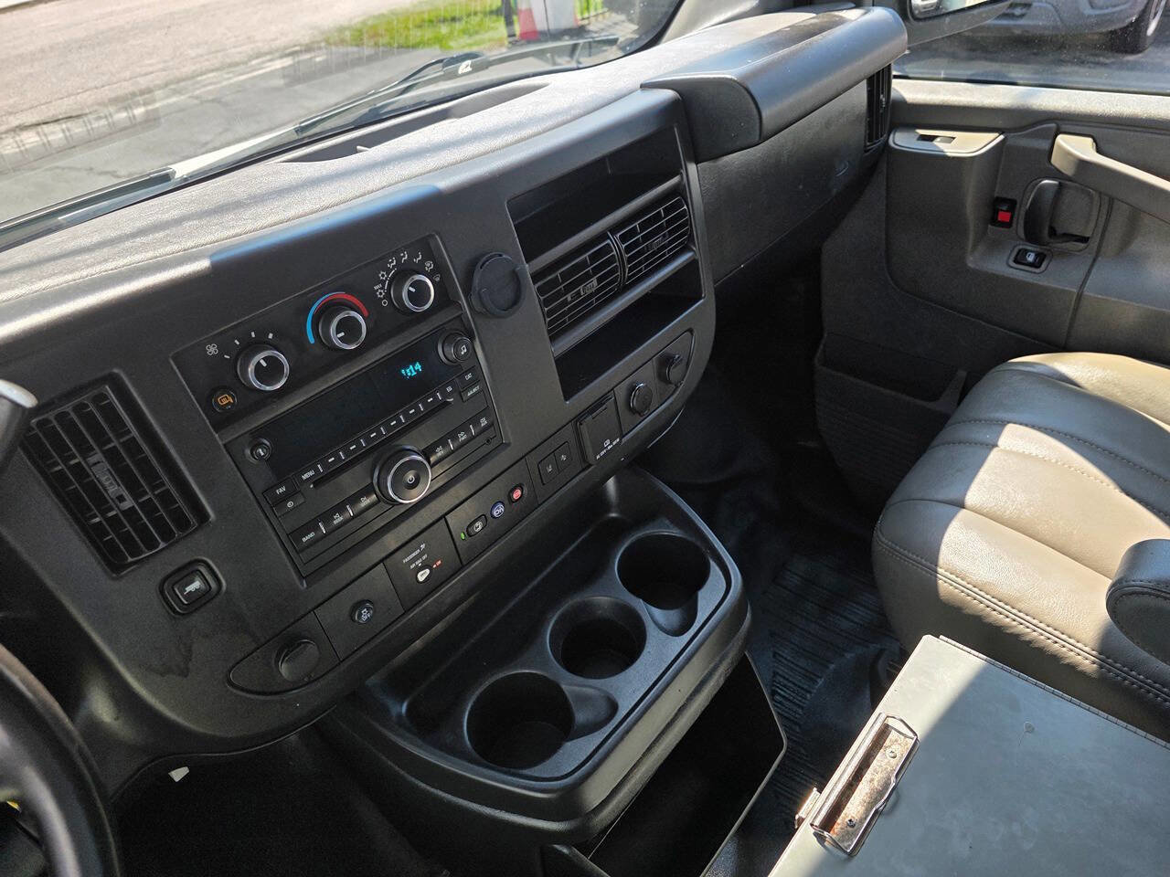 Used 2019 Chevrolet Express 3500 Extended w/ Driver Convenience Package RWD image 19
