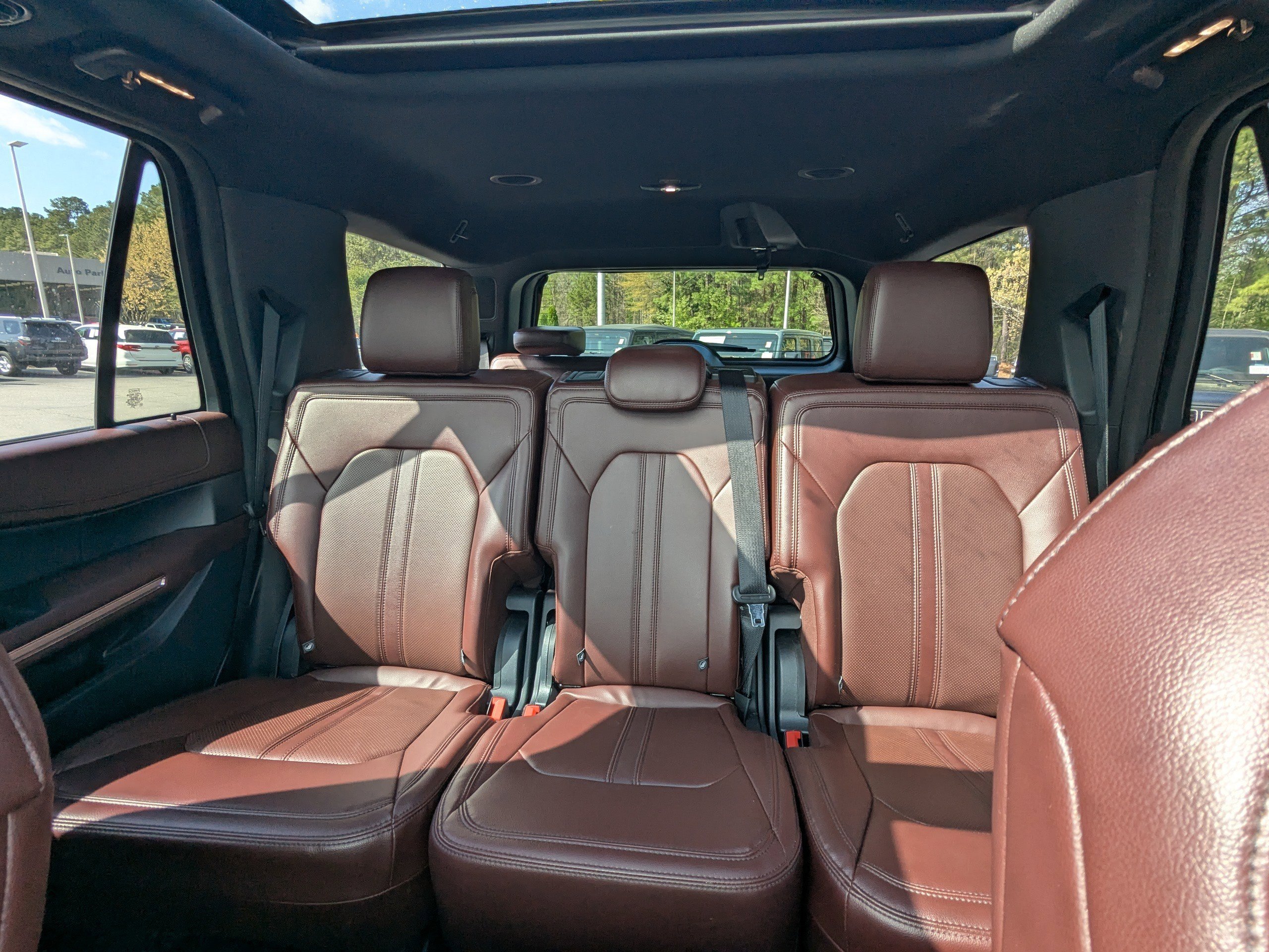 Used 2024 Ford Expedition Limited image 10