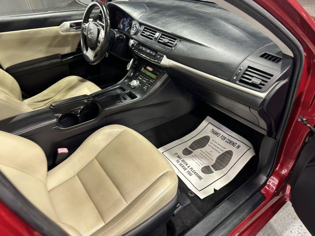 Used 2013 Lexus CT 200h FWD image 41
